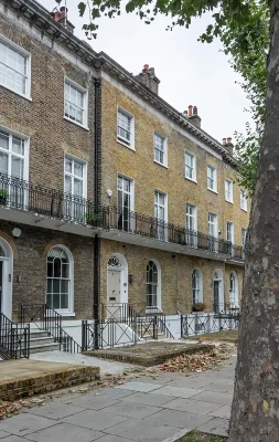 Copper Garden House Hamilton Terrace nhìn ra đường phố London