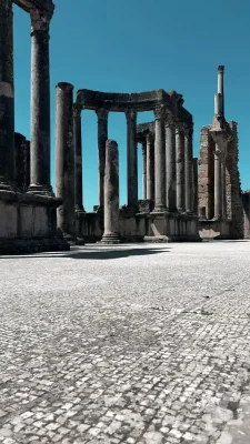 Cấu trúc cột tòa nhà lịch sử Dougga Tunisia