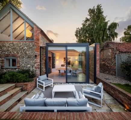 Ngôi nhà được tu sửa lại của Flint House Norfolk