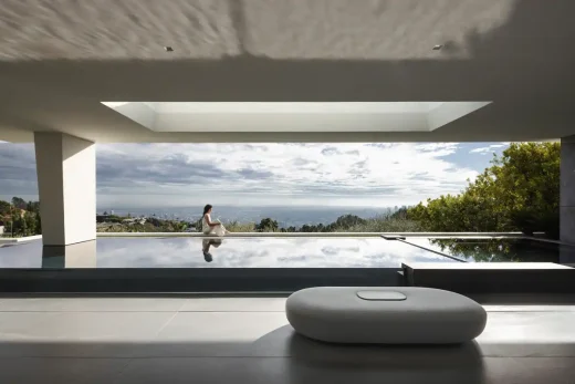 Helix House Los Angeles California nhìn ra hồ bơi