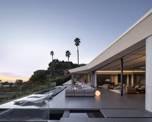 Sân thượng bên hồ bơi Helix House Los Angeles California