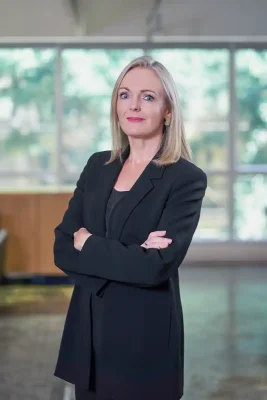 Louise Browne, Trưởng phòng thu âm, Hồng Kông