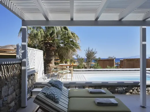 Ghế dài của khách sạn Sunrise Beach Mykonos Hy Lạp