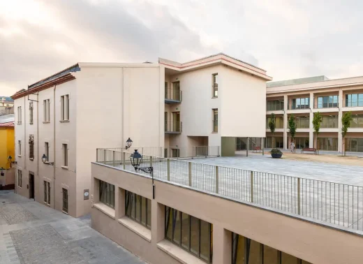 Trường Carme cũ Barcelona Tây Ban Nha