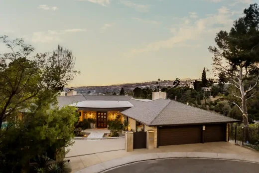 1131 Miradero Road Beverly Hills do kiến ​​trúc sư Paul R. Williams thiết kế