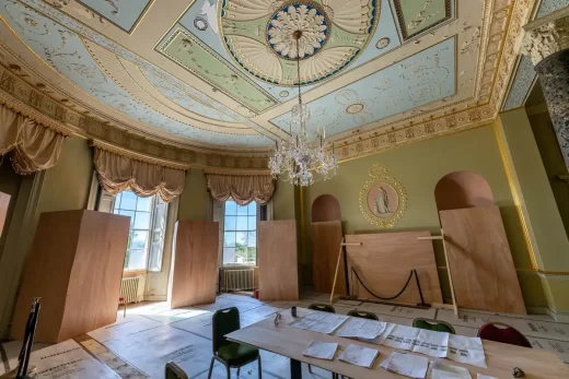 Tân trang lại đèn chùm tòa nhà Heaton Hall Manchester