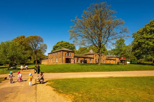 Tân trang lại tòa nhà chuồng ngựa Heaton Hall Manchester