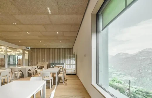 Tòa nhà đa chức năng nguyên khối Barbian Bolzano Ý