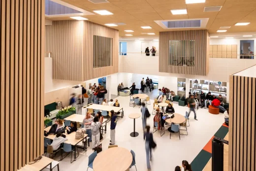 My College ở tòa nhà trường trung học Spijkenisse