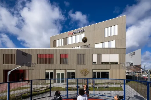My College ở tòa nhà trường trung học Spijkenisse Hà Lan