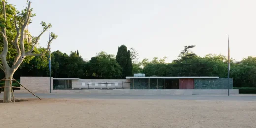 Plou Prou? Pavelló Mies van der Rohe Barcelona