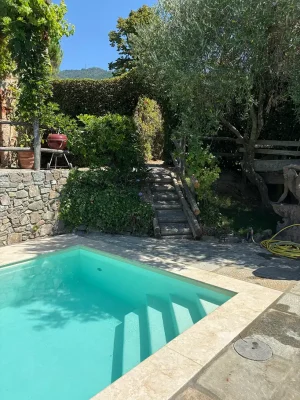 Bể bơi bền vững Tuscany Ý