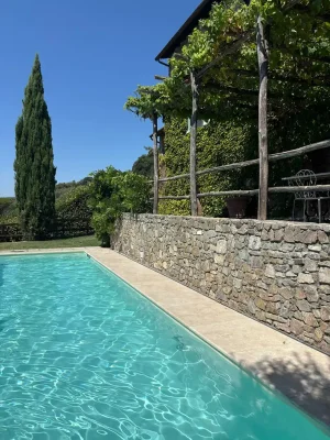 Bể bơi bền vững Tuscany Ý