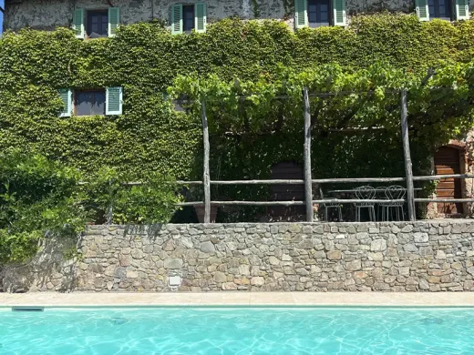 Bể bơi bền vững Tuscan Ý