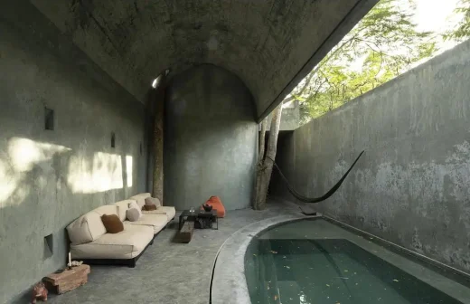 Dinh thự Green Brutalist Grotto Yucatán Mexico