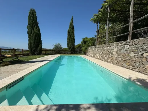 Bể bơi bền vững Tuscan Ý