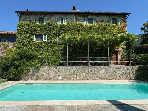 Bể bơi bền vững Tuscan Ý