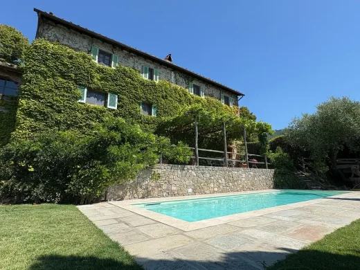 Bể bơi bền vững Tuscan Ý