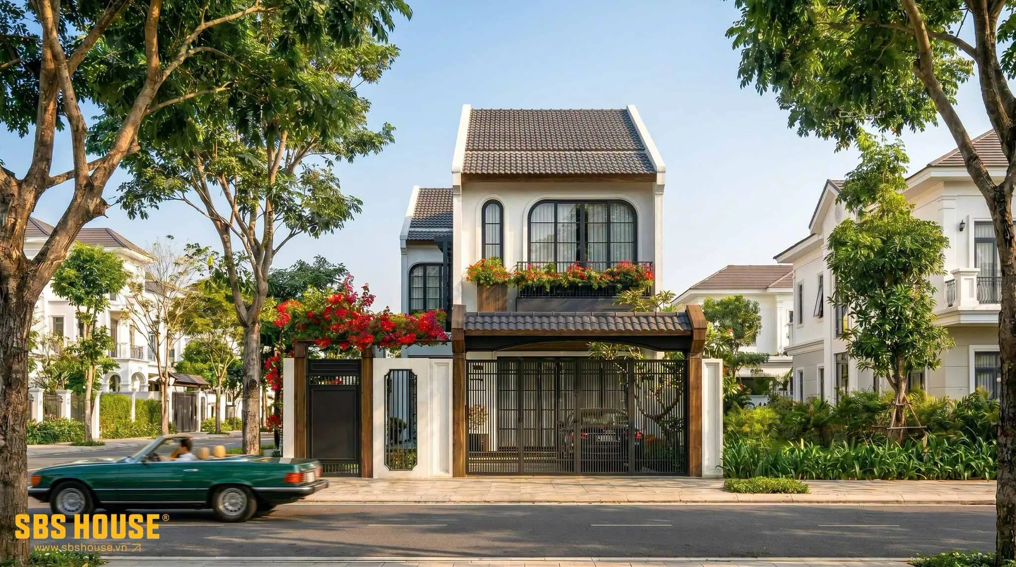 Mặt tiền N’s House kết hợp mái ngói truyền thống, nền tường sáng và hệ cửa vòm, gợi tinh thần Indochine theo cách nhẹ nhàng, phù hợp với nhịp sống hiện đại. 