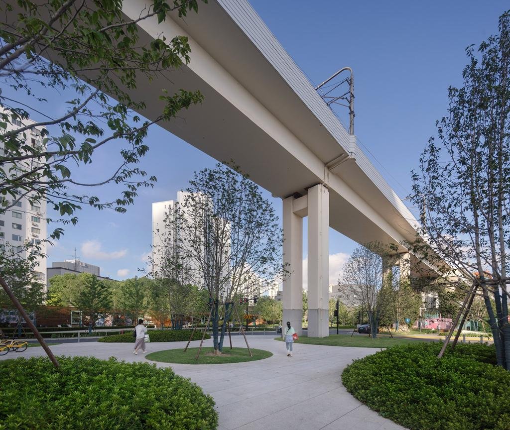 城市缝隙中的活力热点:凯旋南路桥下空间更新,上海 / VIA维亚景观 | 谷德设计网 - gooood